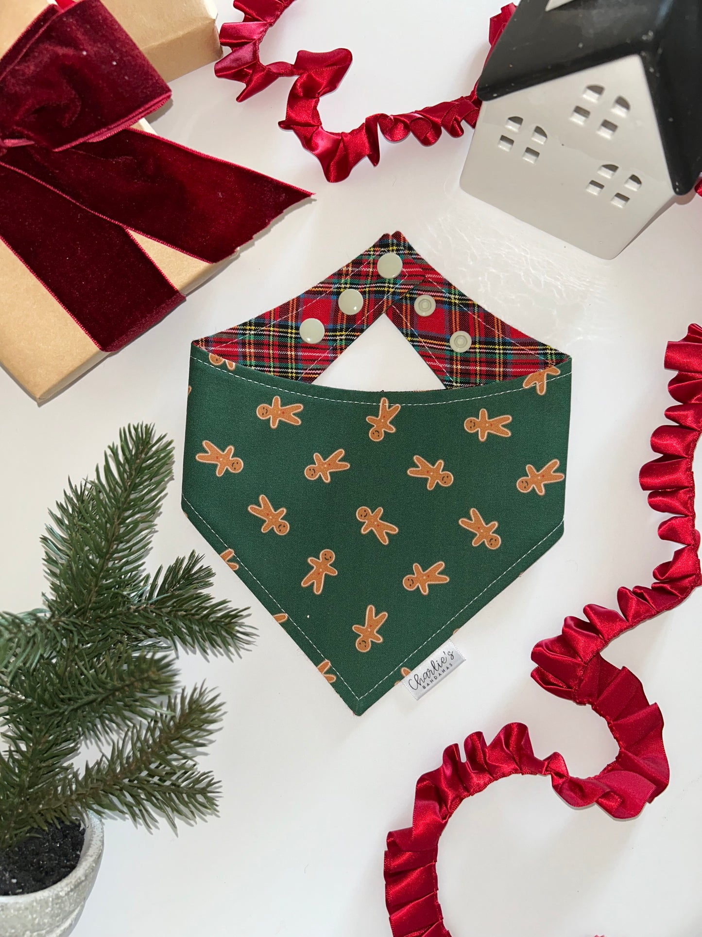 Gingerbread men on Green/ Plaid