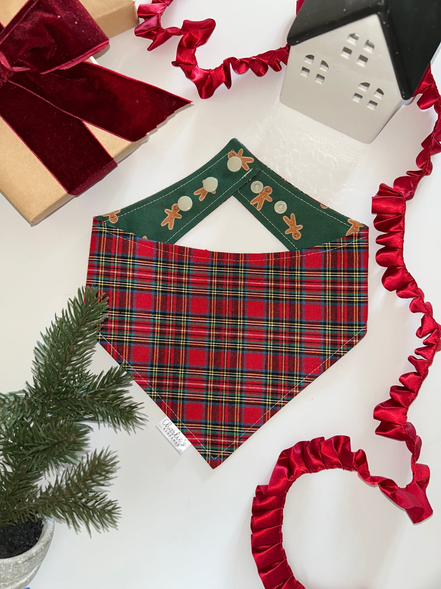 Gingerbread men on Green/ Plaid